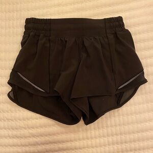 Lululemon hotty hot 2.5 low rise. Size 4